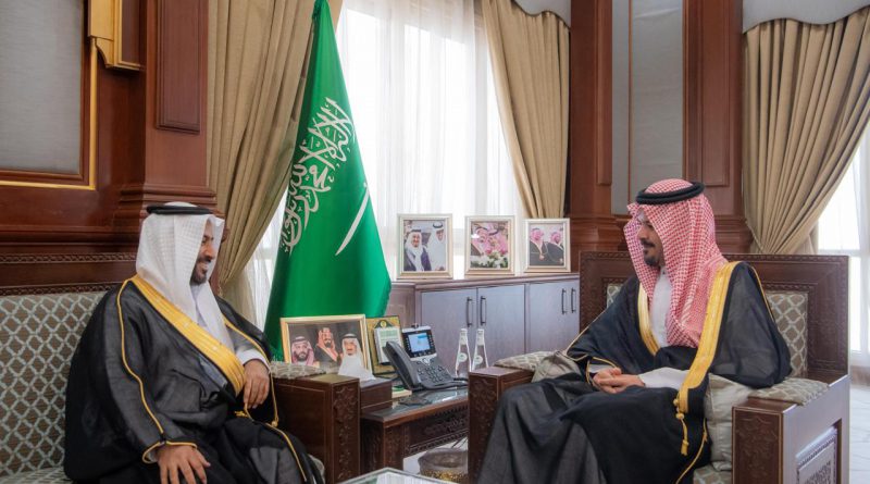 أمير المدينة يلتقي بالأمين العام للمجمع